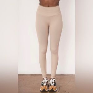 JoJo High Rise Impact Legging Size M/L Hazelnut New in Bag